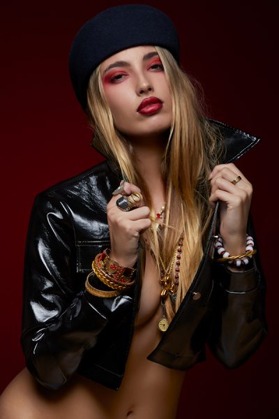 Shooting with AD S200 Godox flash and P90L softbox and black bright clothes